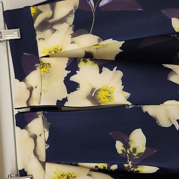 L'Atiste BYAMY poufy structured floral midlength navy and white skirt size S - Picture 5 of 7